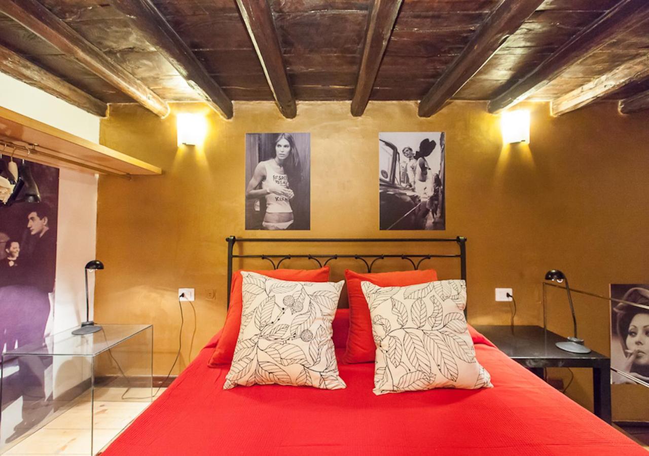 Independent In Trevi Fountain - Spain Square Rome Extérieur photo